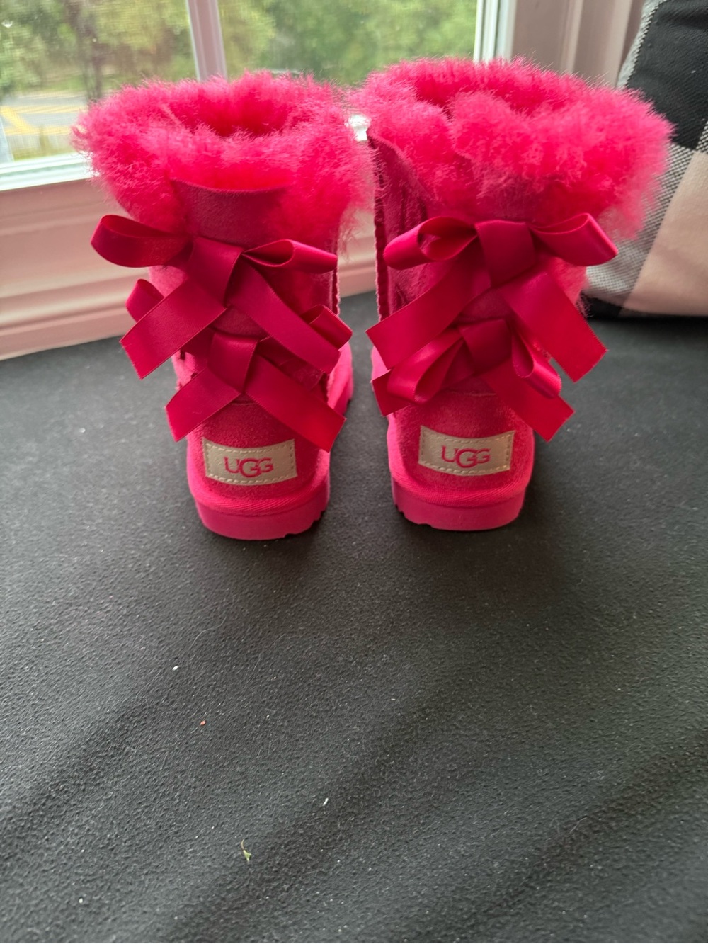 UGG Kids Bright Pink Bow-Back Shearling Boots